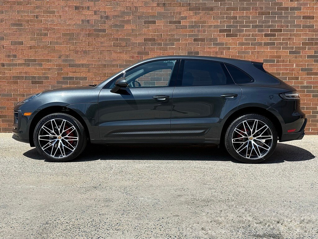 2025 Porsche Macan S photo 2