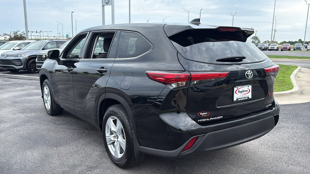 Used 2021 Toyota Highlander LE SUV