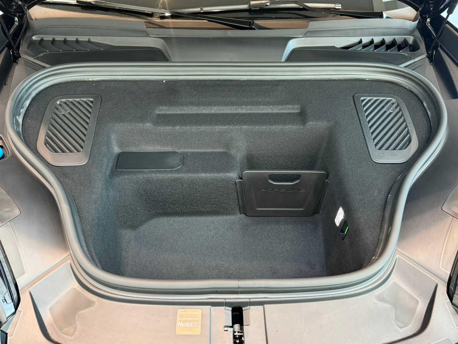 2026 Porsche Macan Base - Photo 16