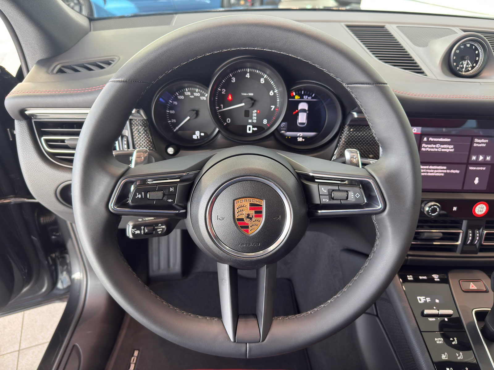 2026 Porsche Macan T - Photo 33