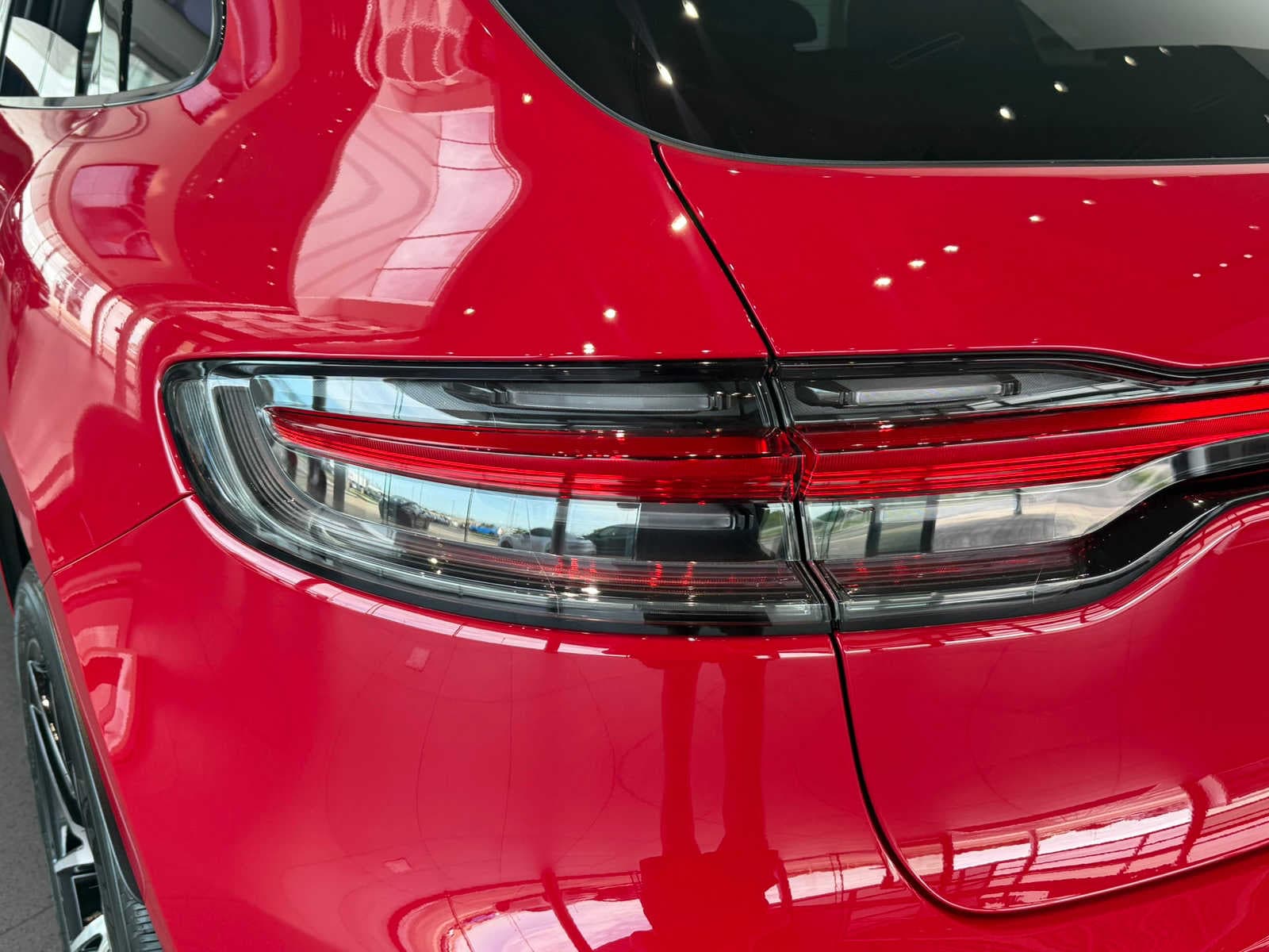 2026 Porsche Macan - Photo 13