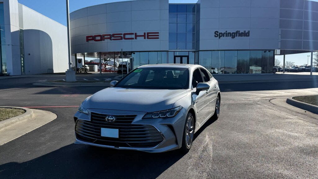 Used 2019 Toyota Avalon Hybrid XLE Sedan