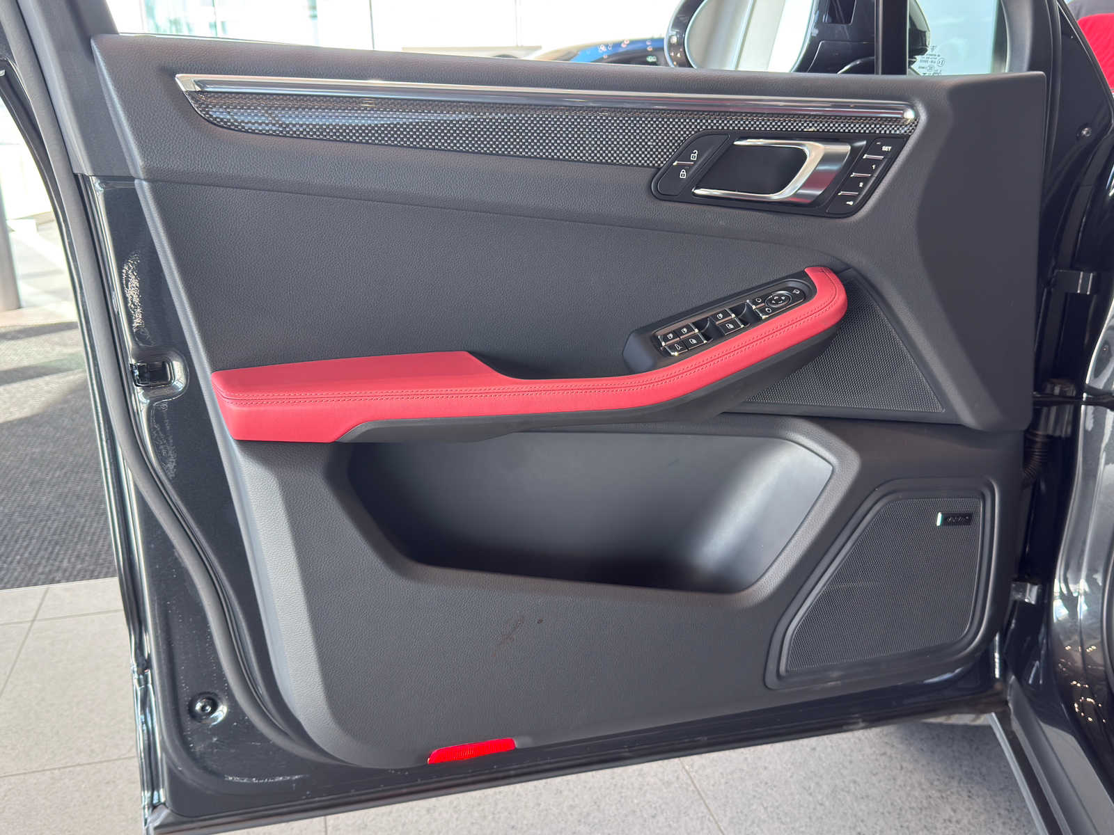 2026 Porsche Macan T - Photo 20