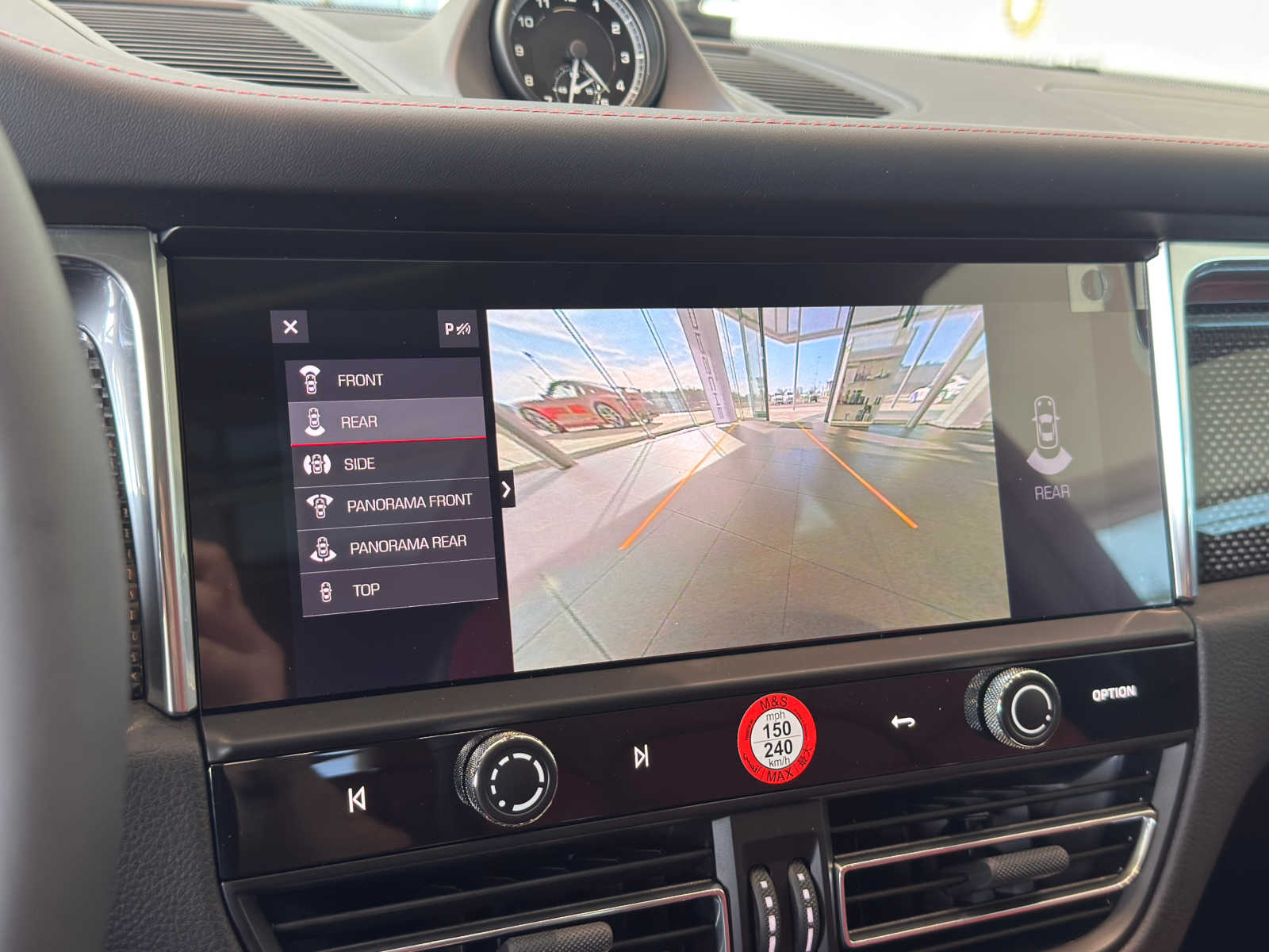 2026 Porsche Macan T - Photo 28