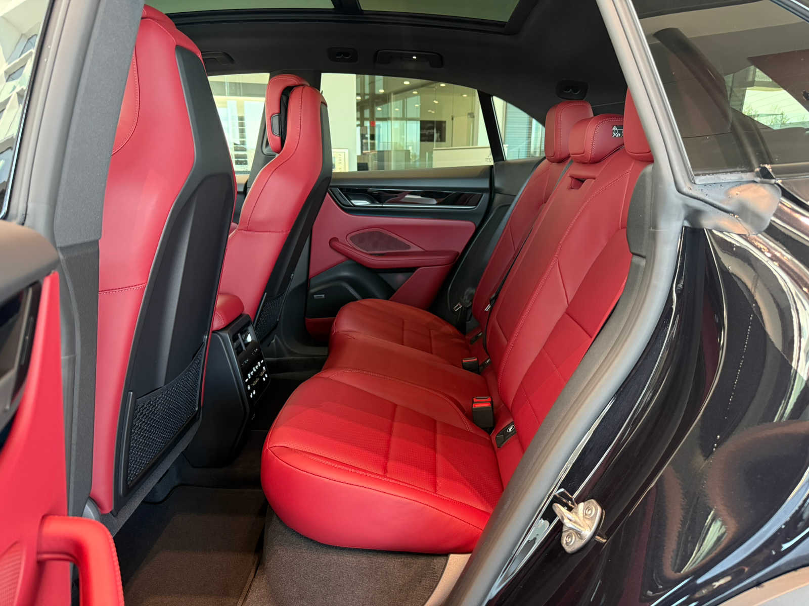 2026 Porsche Macan Base - Photo 22