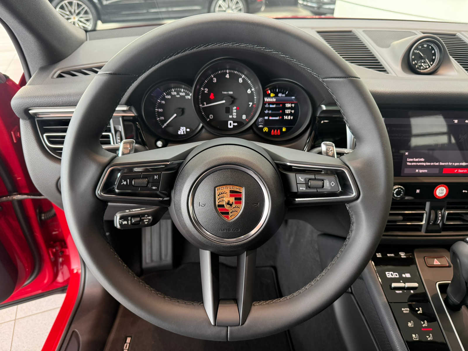 2026 Porsche Macan - Photo 34