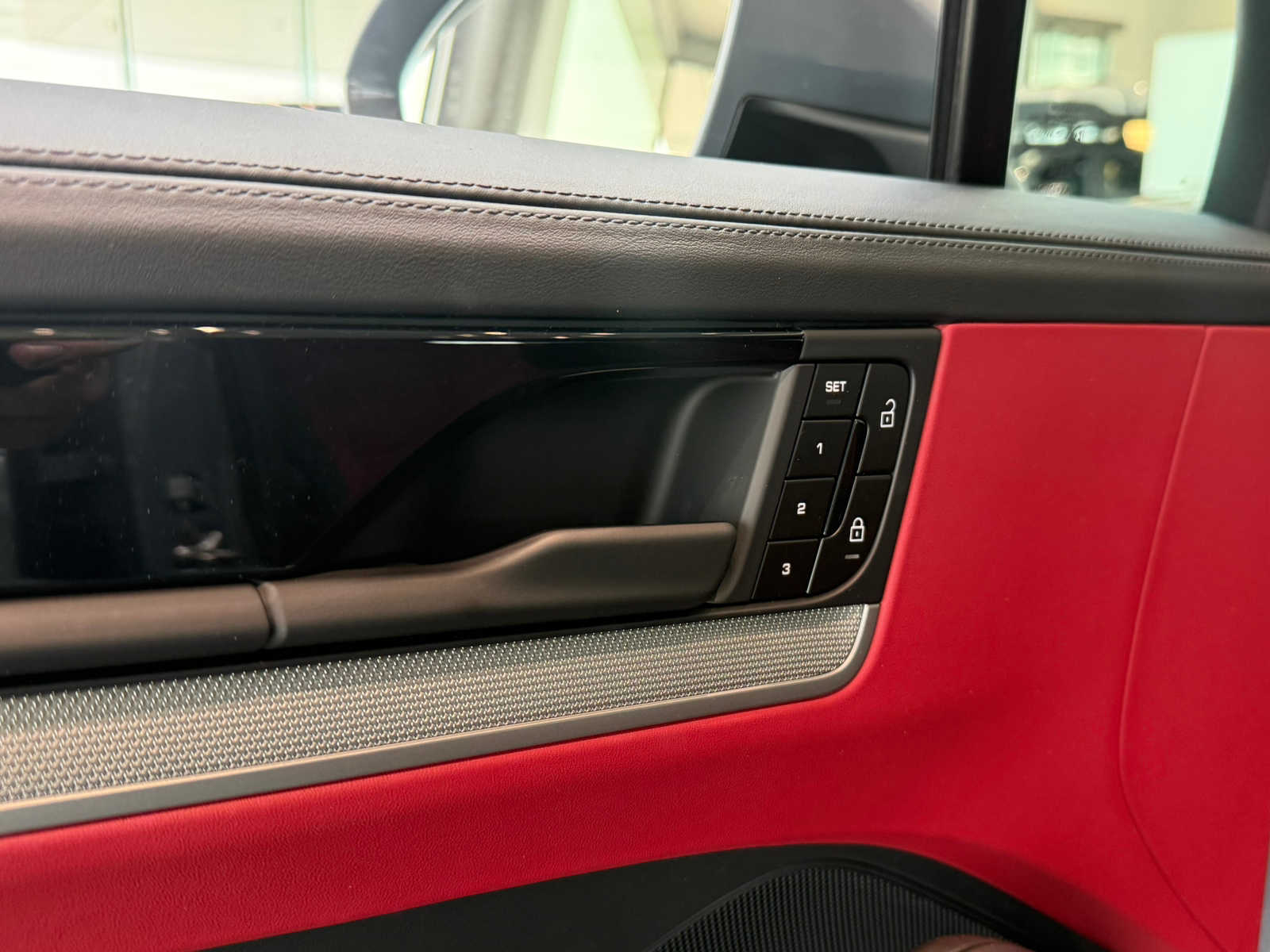 2026 Porsche Cayenne S E-Hybrid - Photo 23