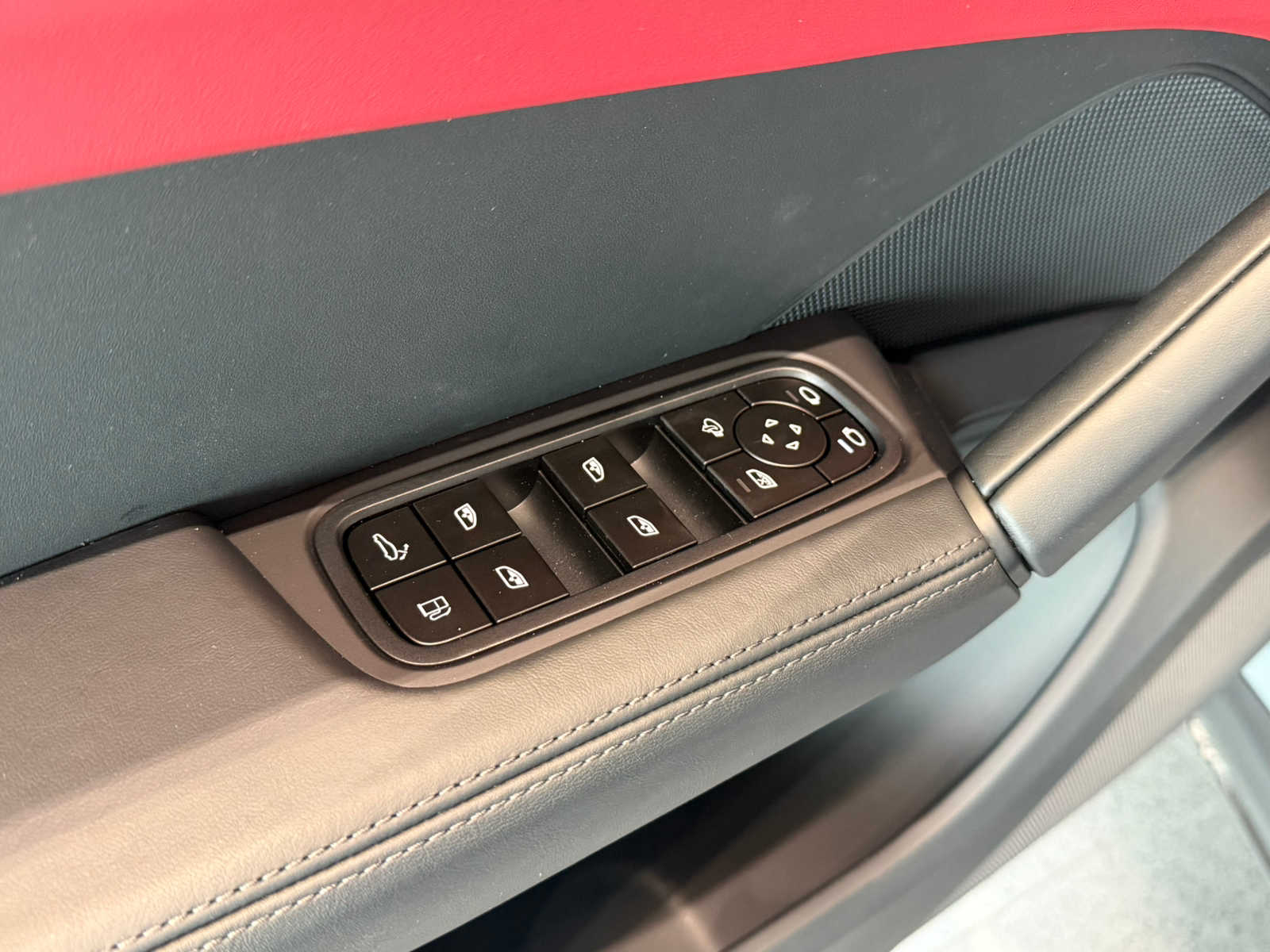2026 Porsche Cayenne S E-Hybrid - Photo 24