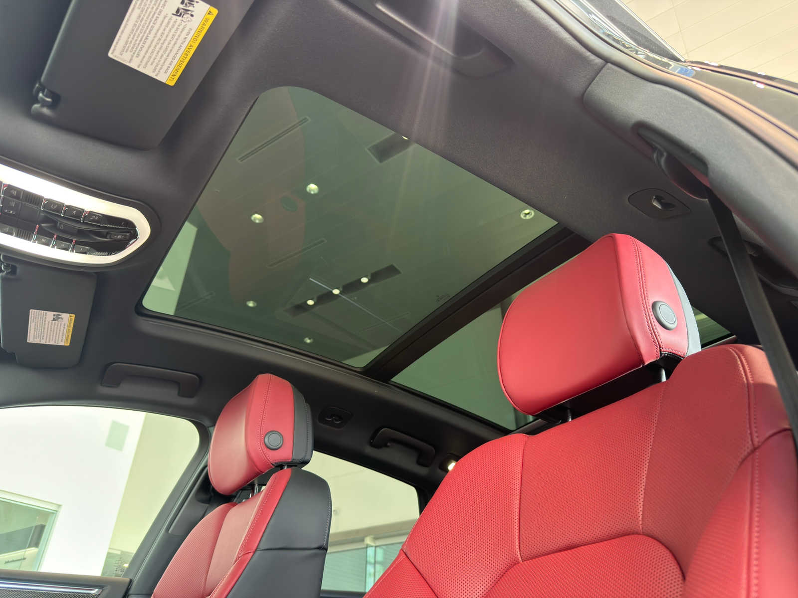 2026 Porsche Macan T - Photo 25