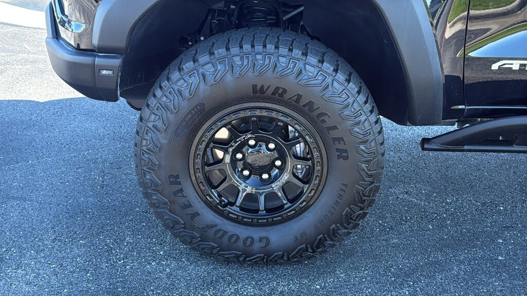Used 2025 GMC Canyon AT4 Truck Crew Cab