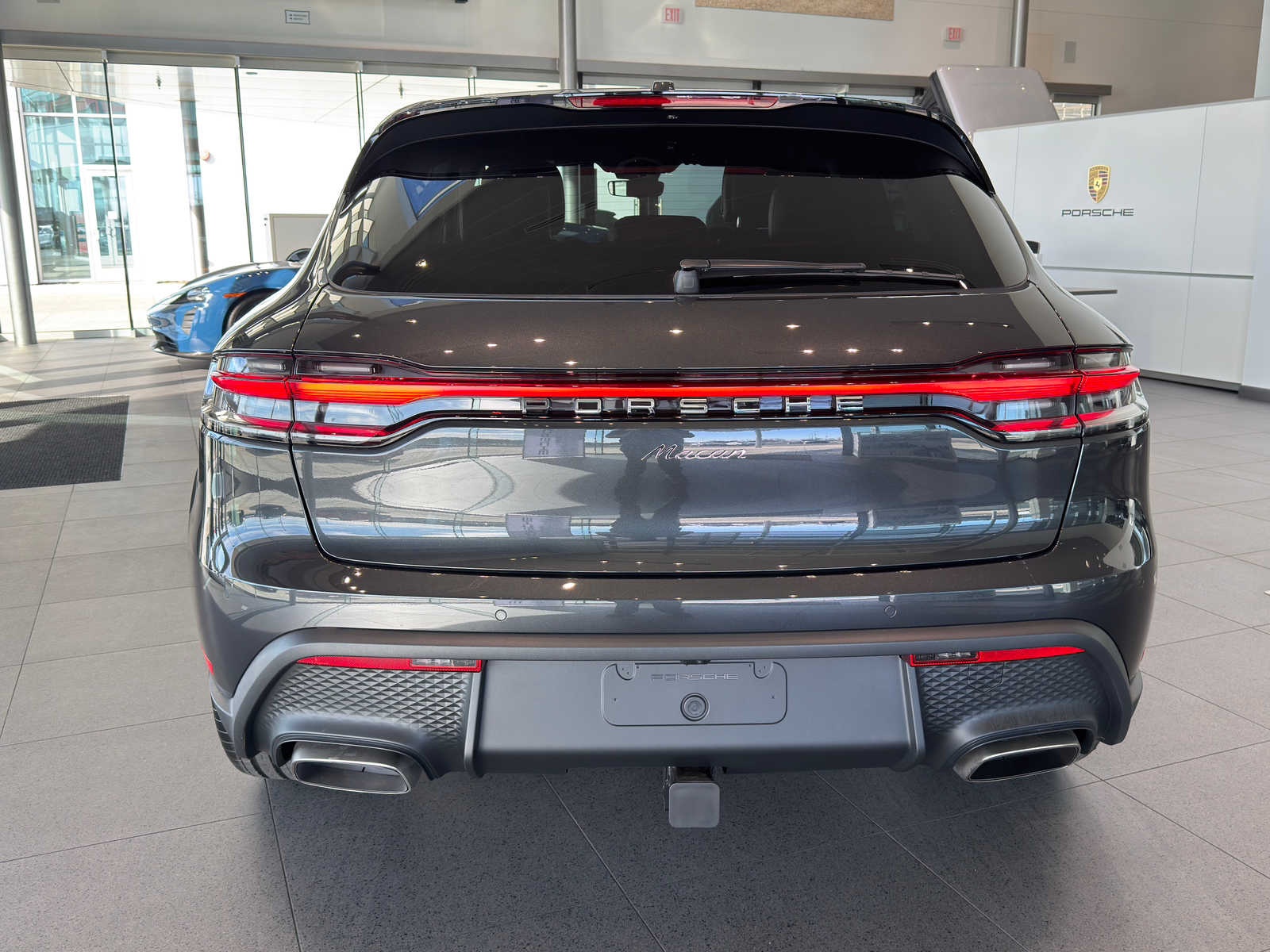 2026 Porsche Macan T - Photo 6