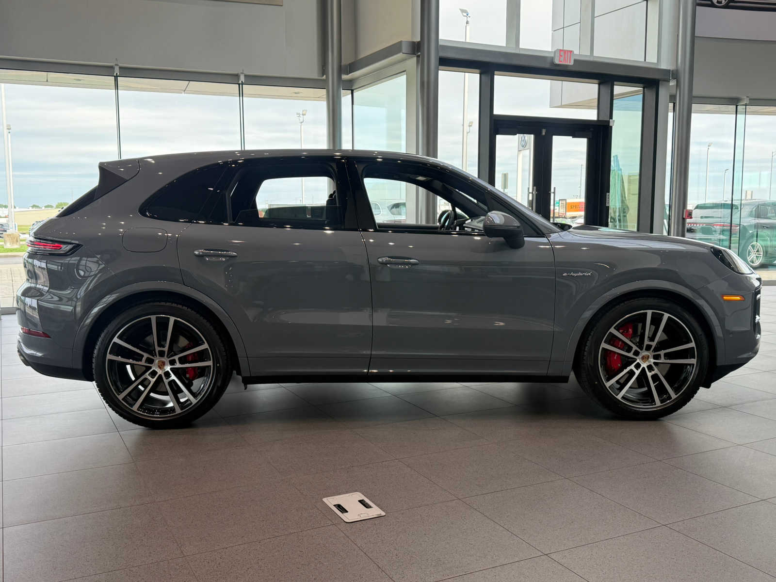 2026 Porsche Cayenne S E-Hybrid - Photo 8