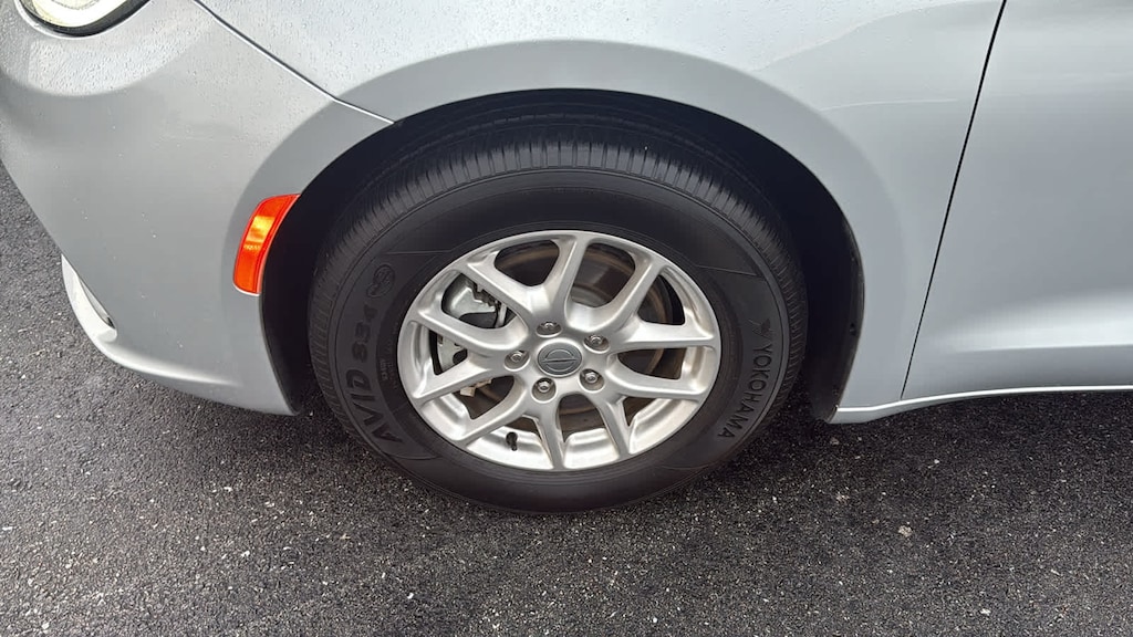 Used 2024 Chrysler Pacifica Touring L Van Passenger Van