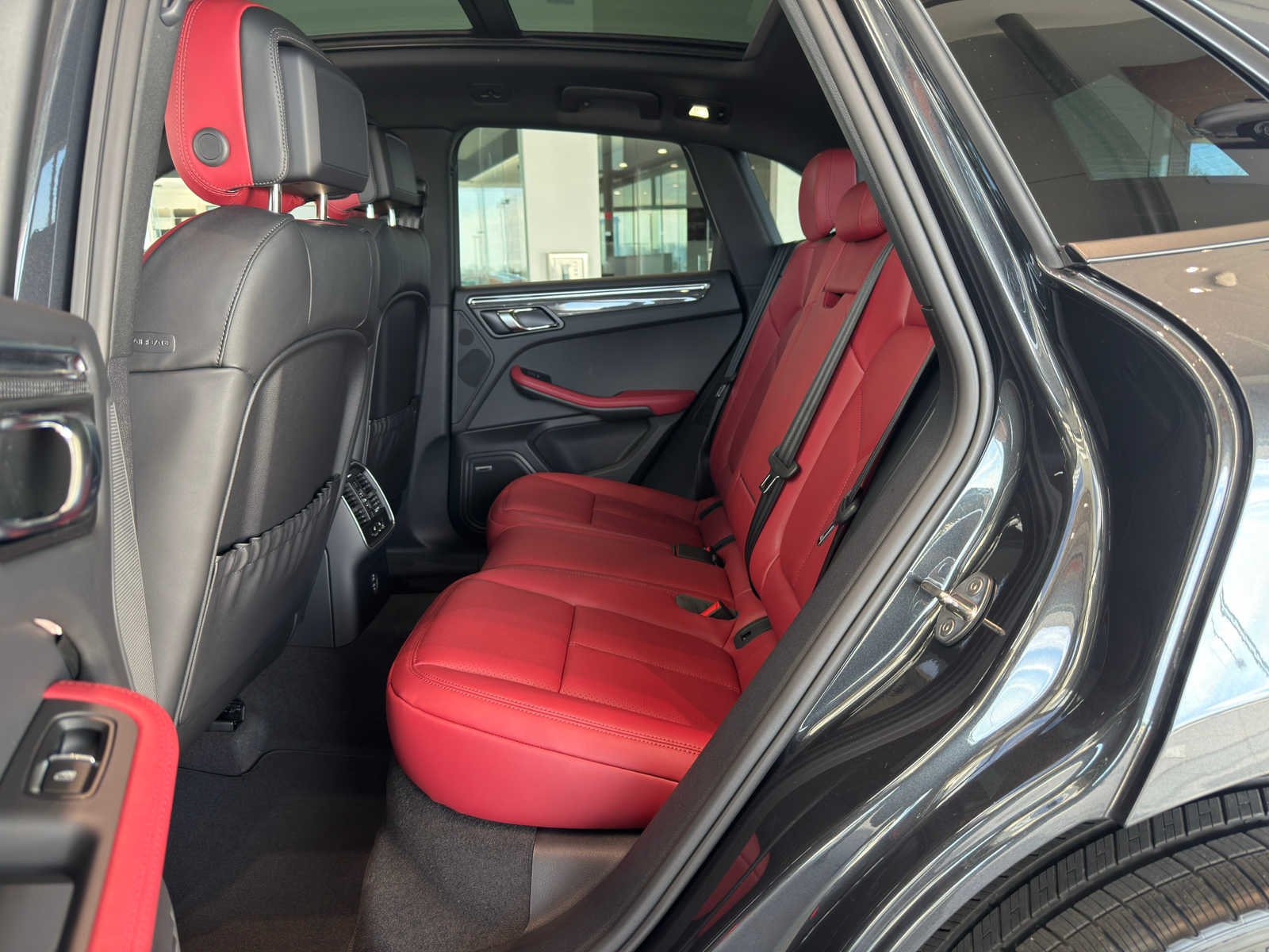 2026 Porsche Macan T - Photo 19