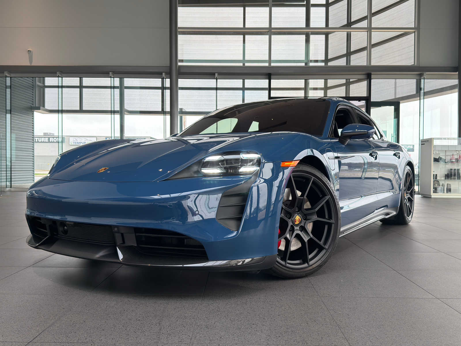 2023 Porsche Taycan GTS's photo