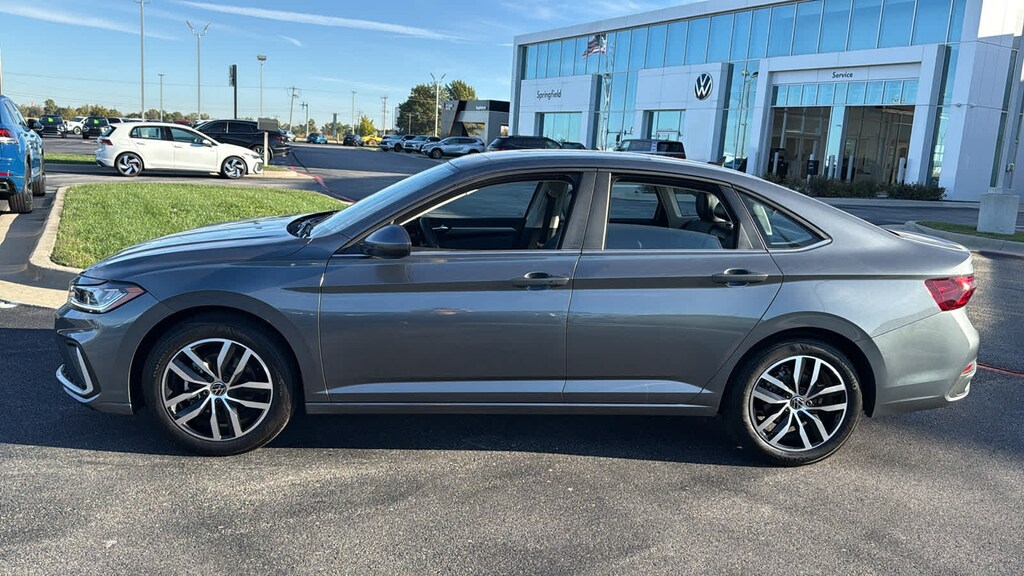 Certified 2025 Volkswagen Jetta 1.5T SE Sedan