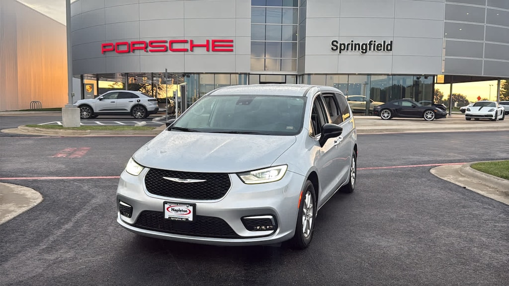 Used 2024 Chrysler Pacifica Touring L Van Passenger Van