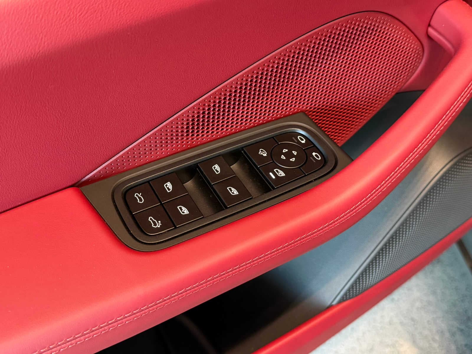 2026 Porsche Macan Base - Photo 25