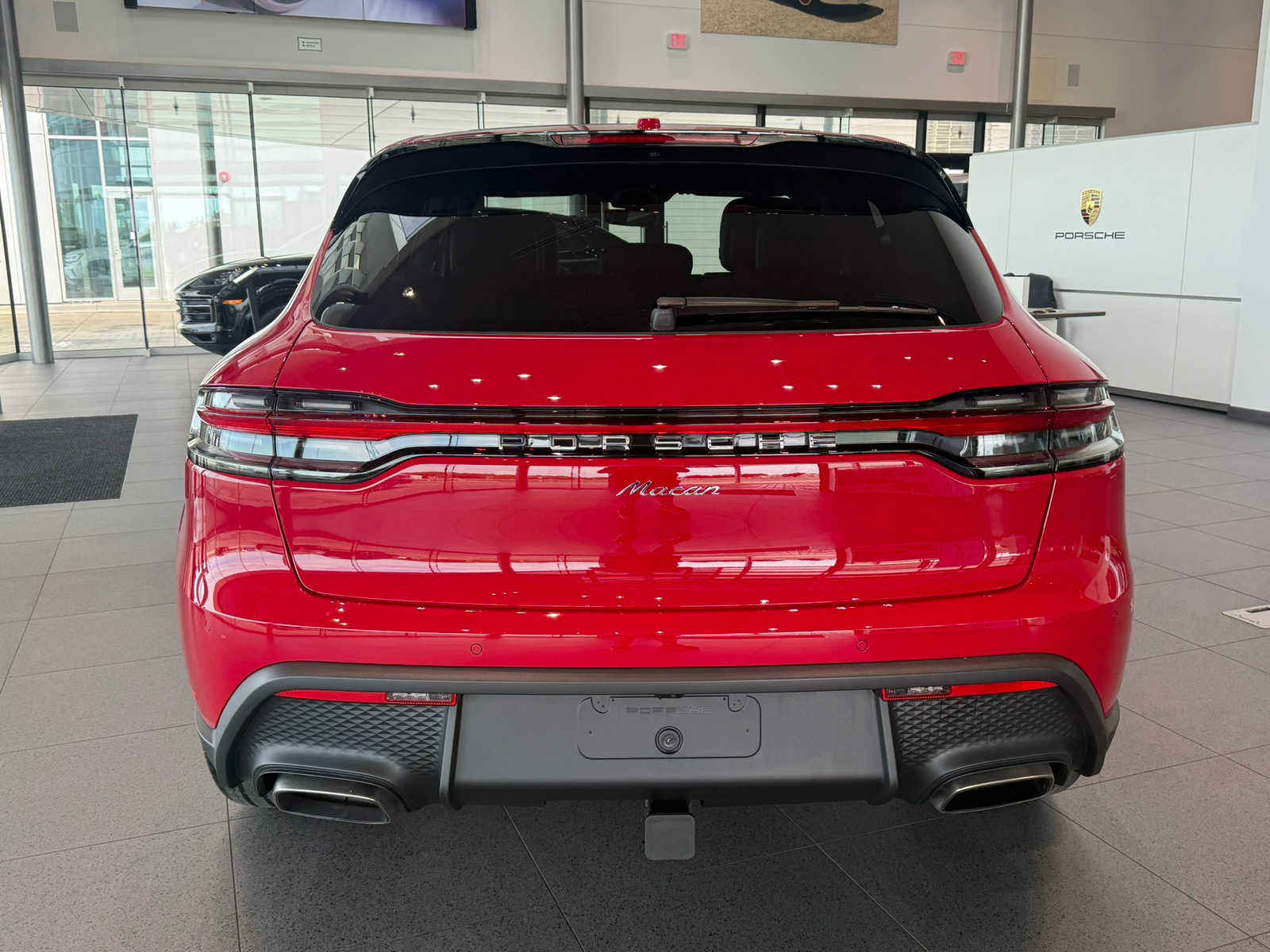 2026 Porsche Macan - Photo 6