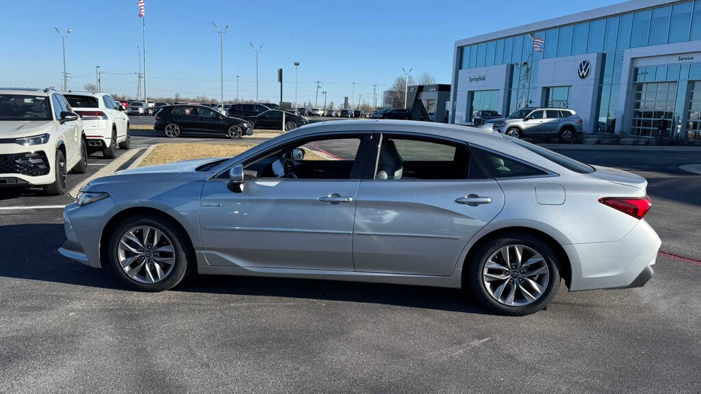 Used 2019 Toyota Avalon Hybrid XLE Sedan