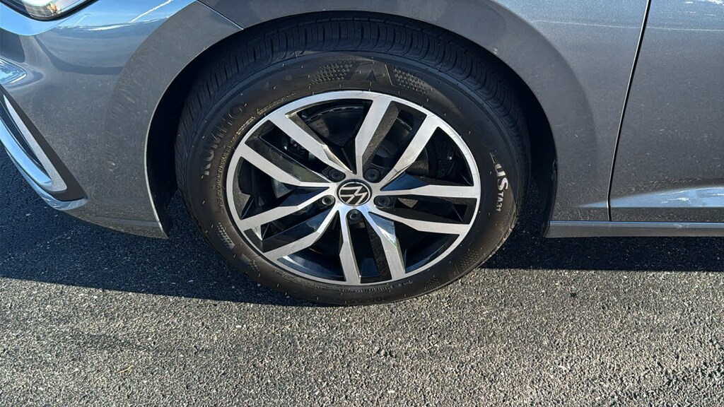 Certified 2025 Volkswagen Jetta 1.5T SE Sedan