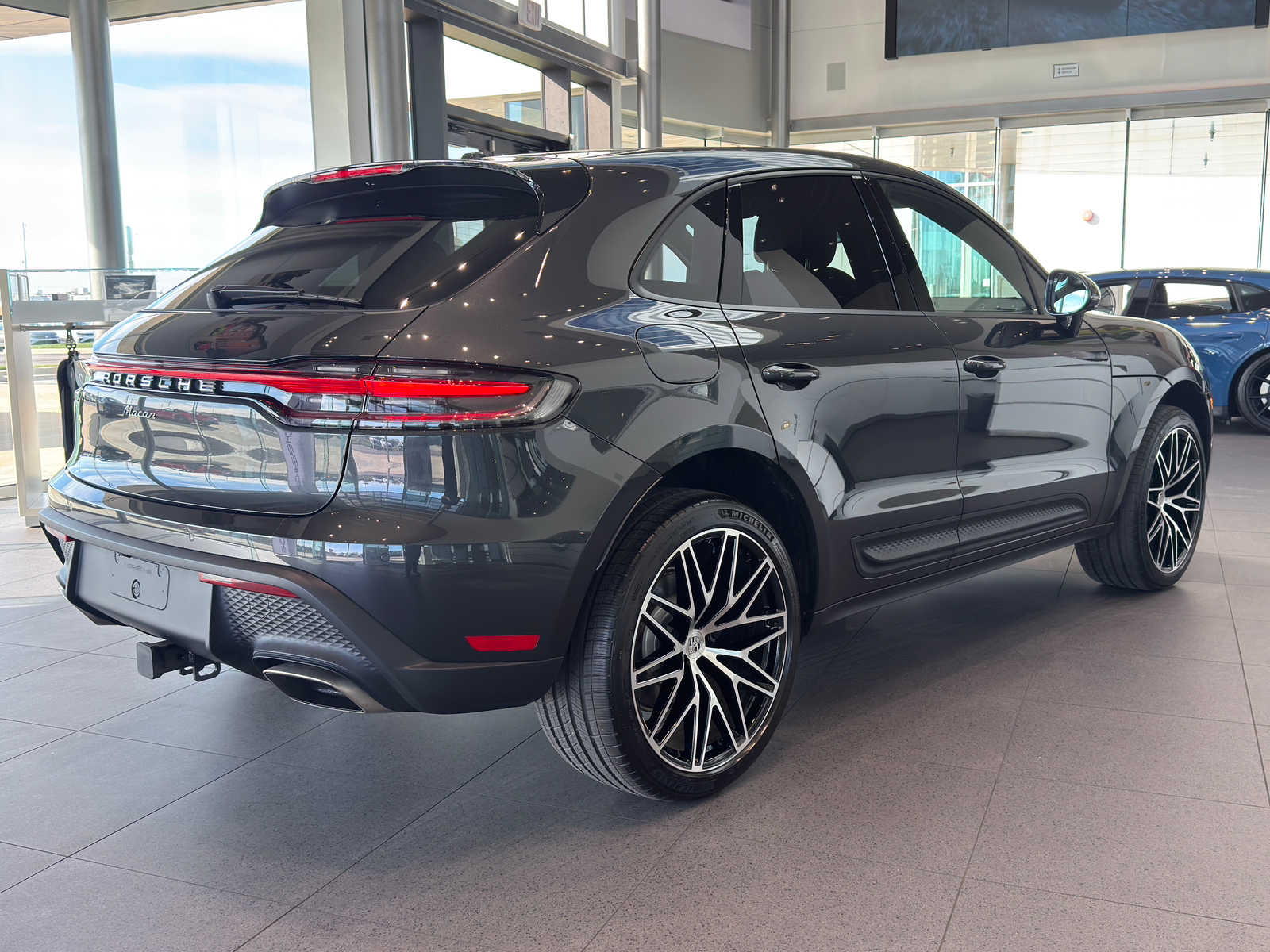 2026 Porsche Macan T - Photo 7