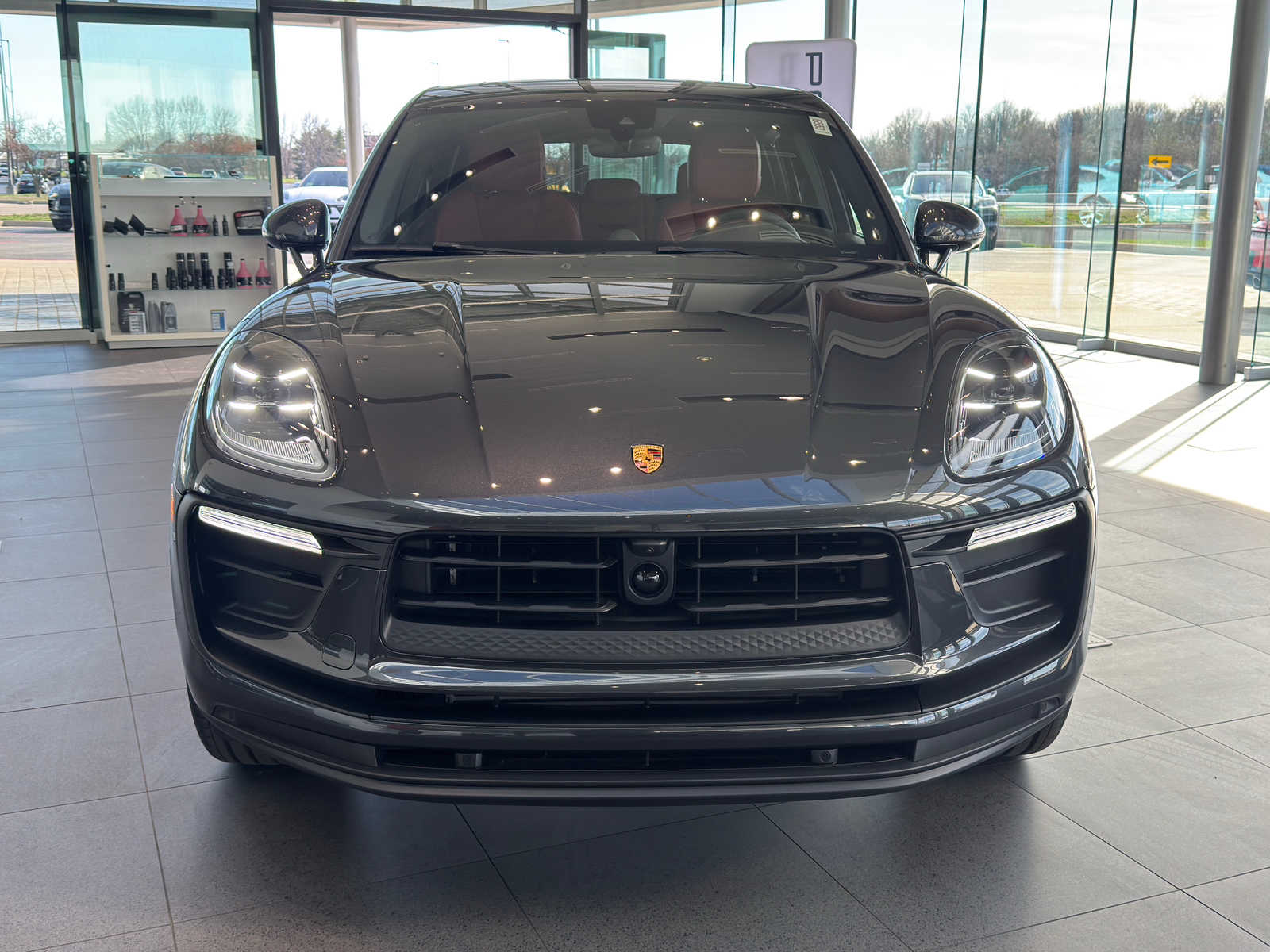 2026 Porsche Macan T - Photo 10