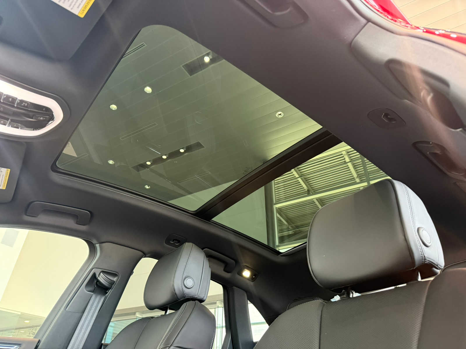 2026 Porsche Macan - Photo 26