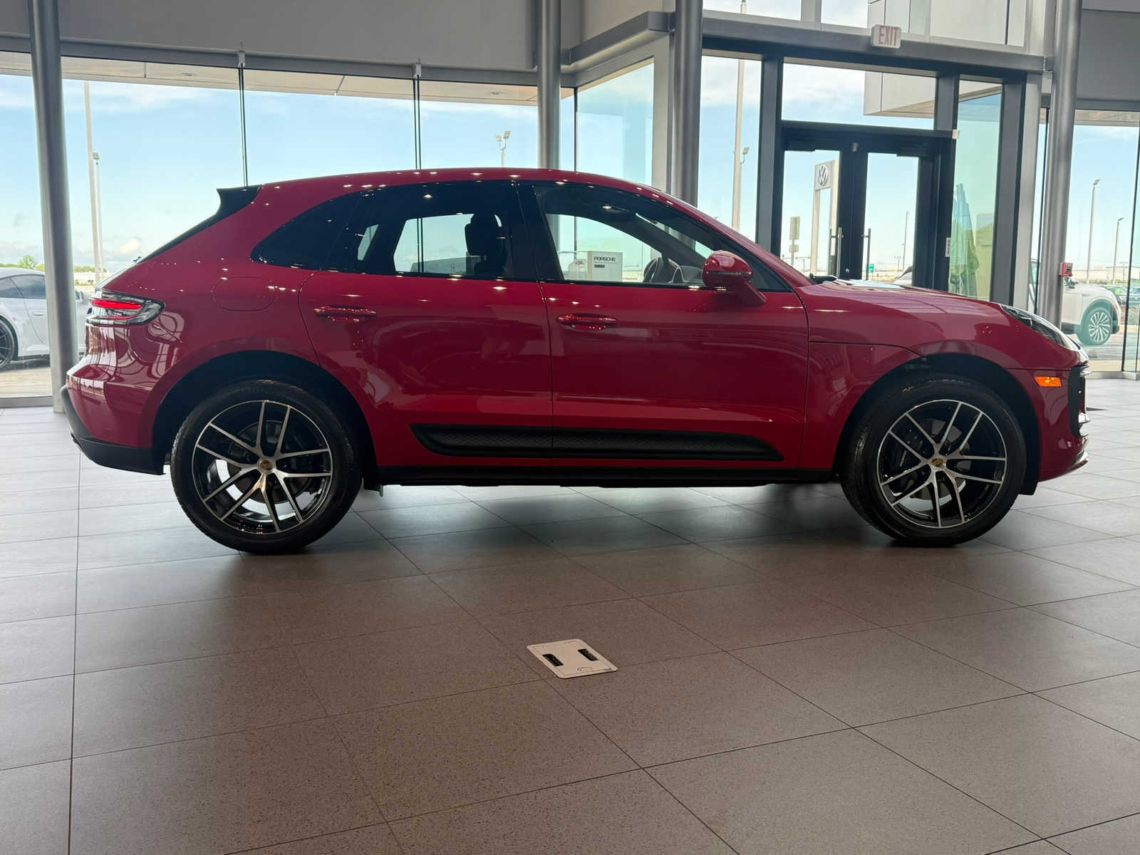 2026 Porsche Macan - Photo 8