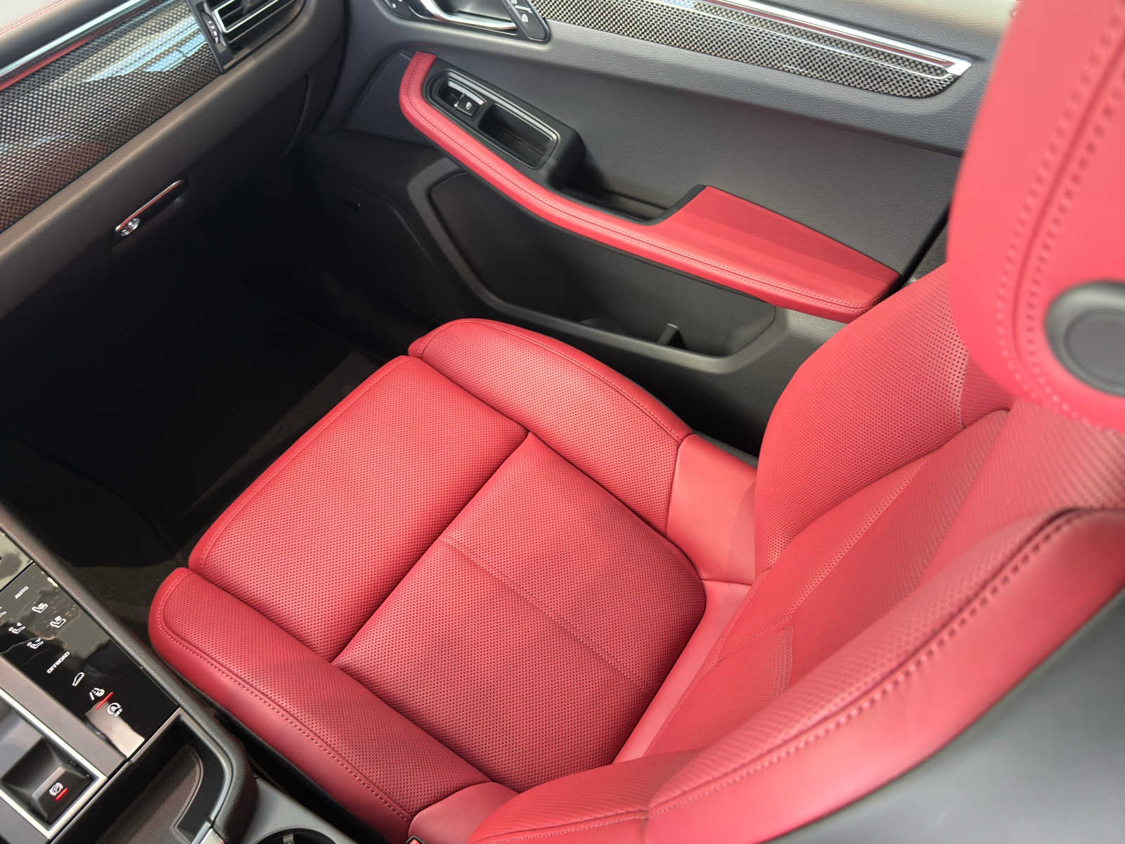2026 Porsche Macan T - Photo 18