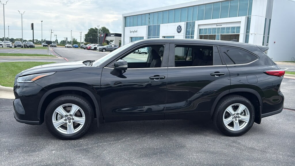 Used 2021 Toyota Highlander LE SUV