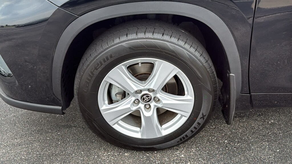 Used 2021 Toyota Highlander LE SUV