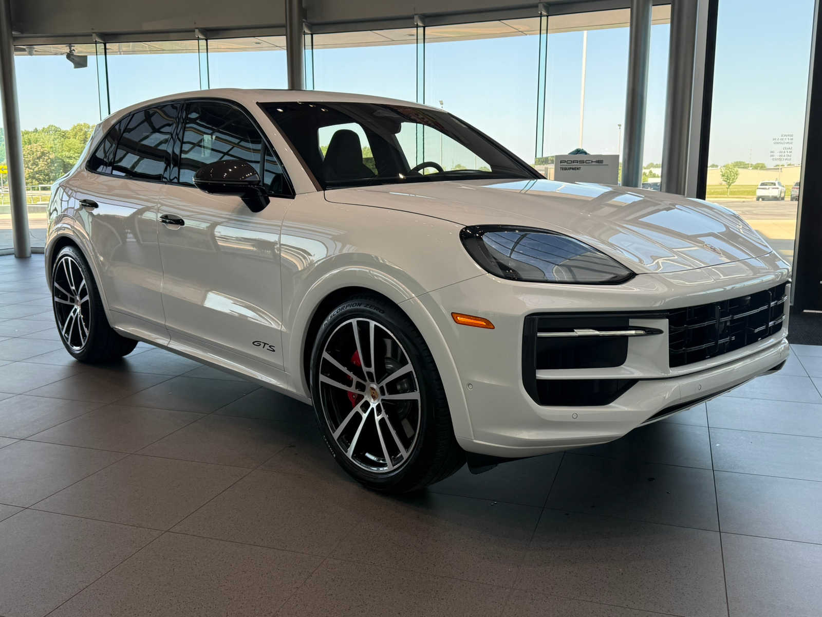 2026 Porsche Cayenne GTS - Photo 9