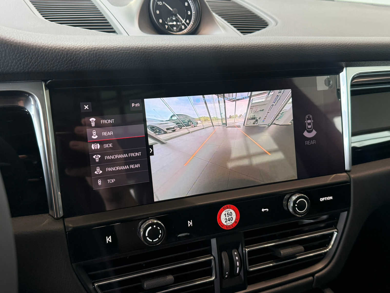 2026 Porsche Macan - Photo 30