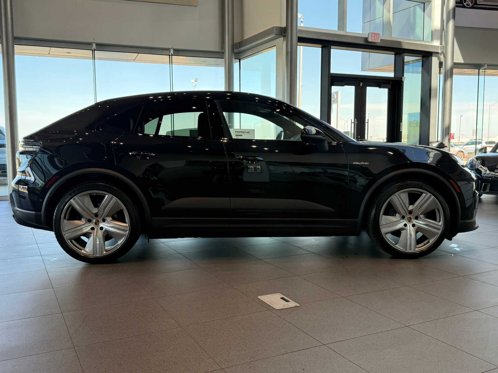 2026 Porsche Macan Base - Photo 8
