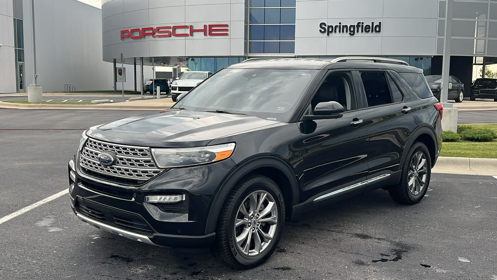 2021 Ford Explorer Limited's photo