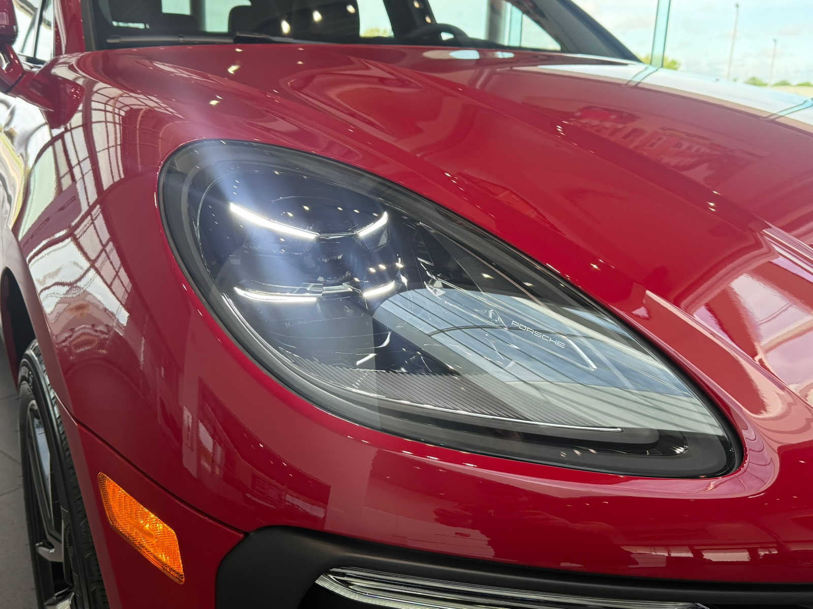 2026 Porsche Macan - Photo 11