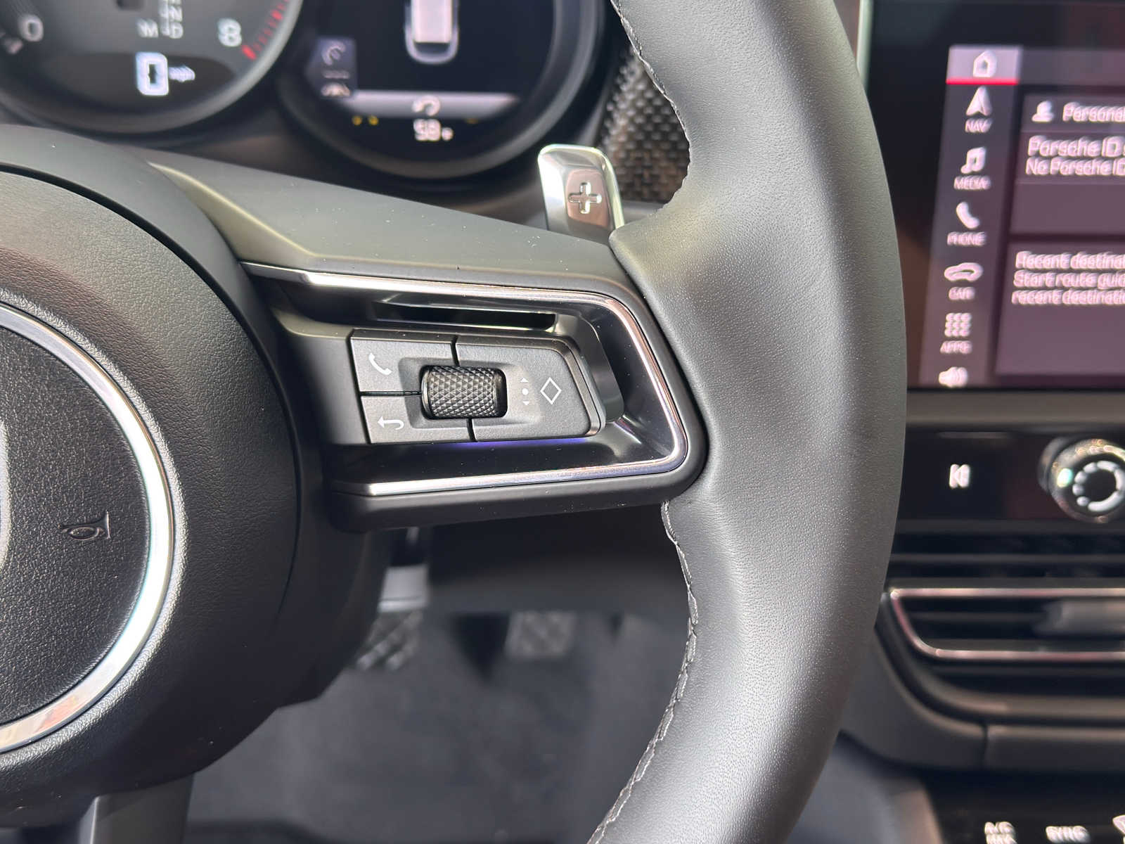 2026 Porsche Macan T - Photo 32