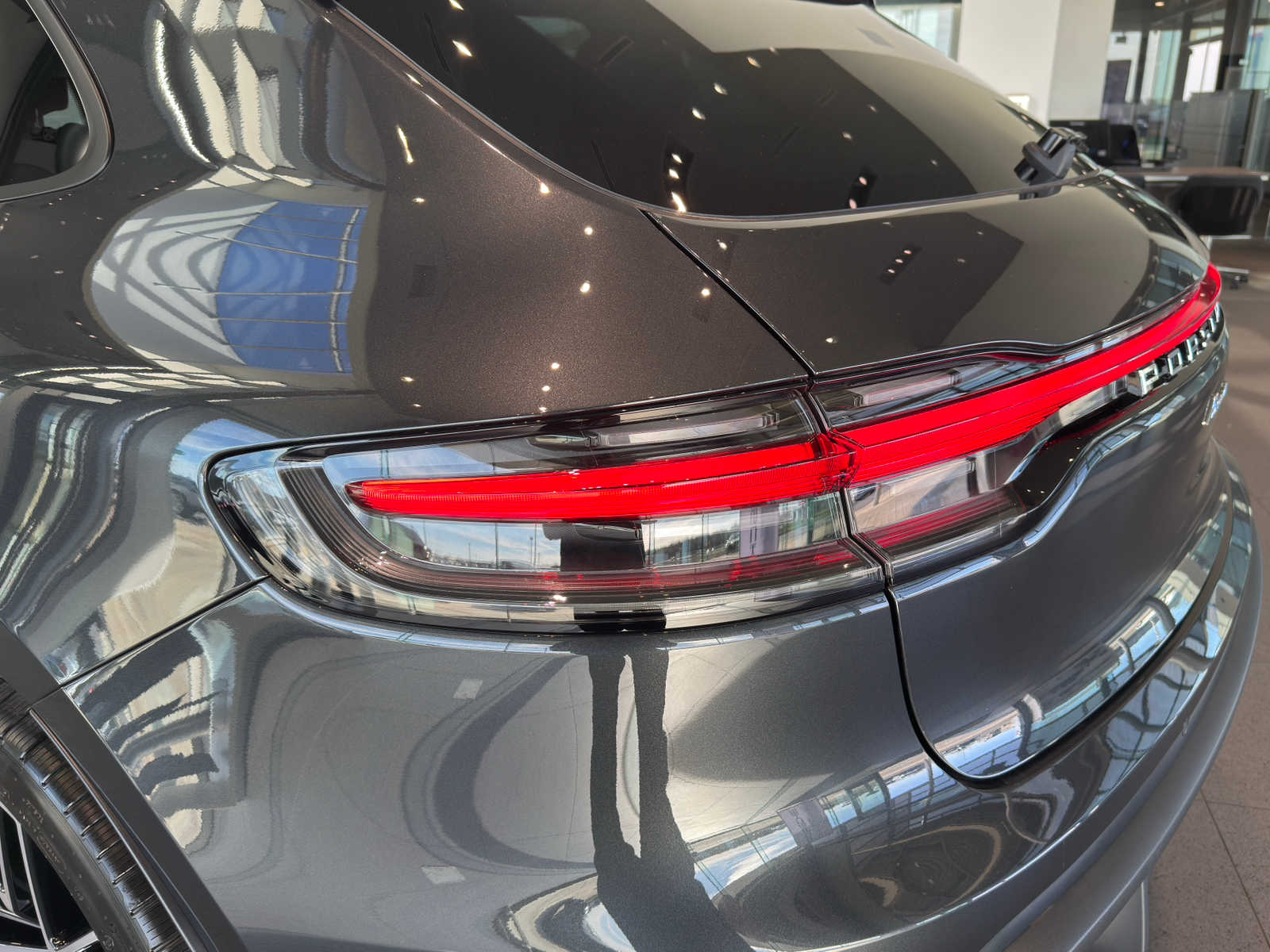2026 Porsche Macan T - Photo 12