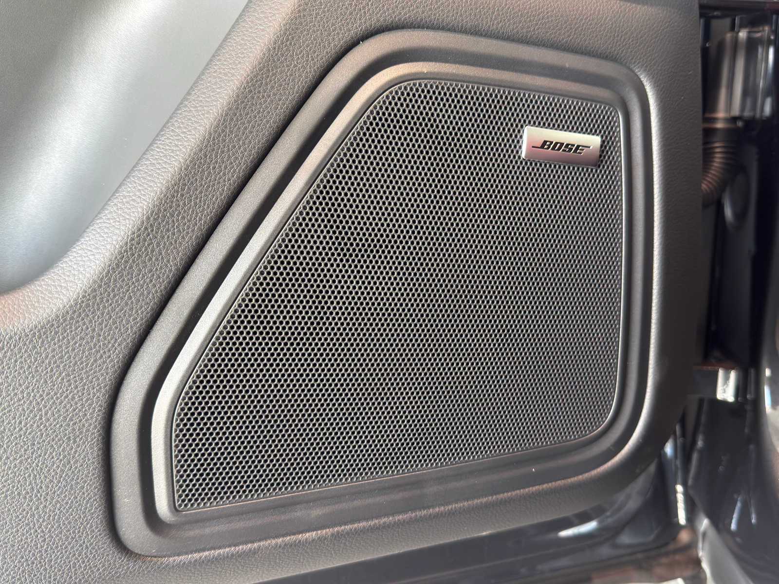 2026 Porsche Macan T - Photo 23