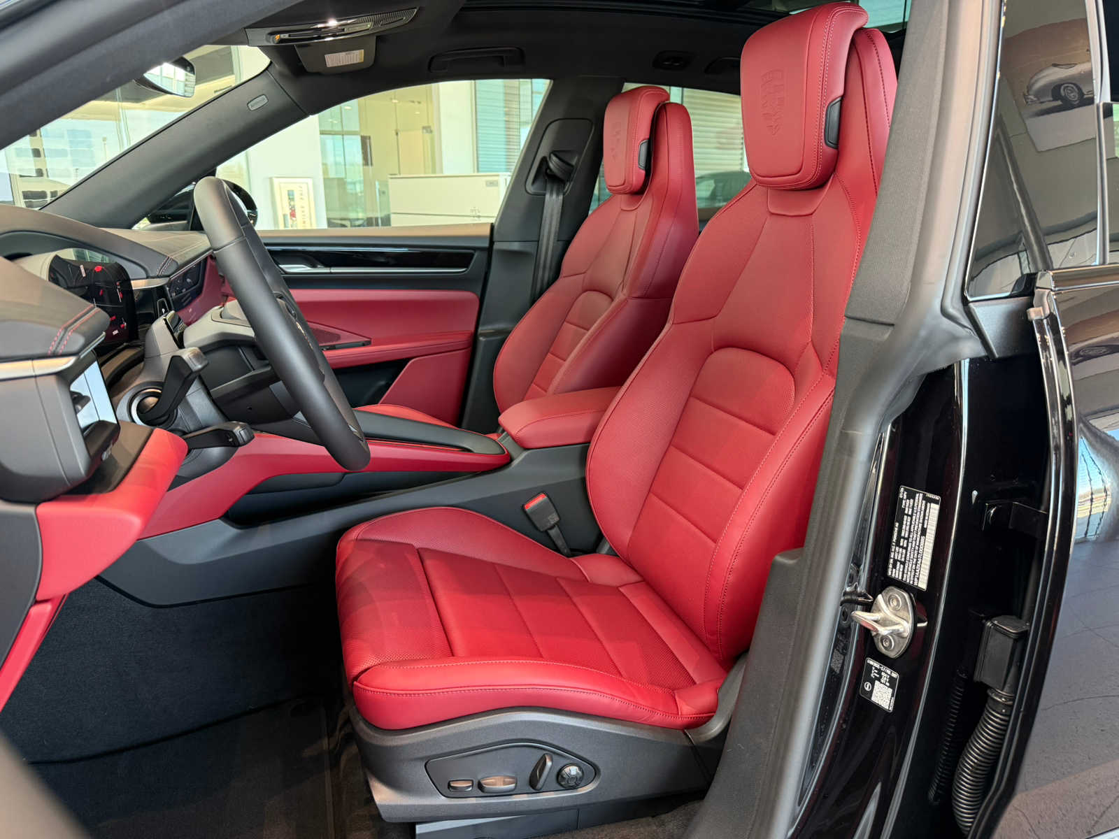 2026 Porsche Macan Base - Photo 5