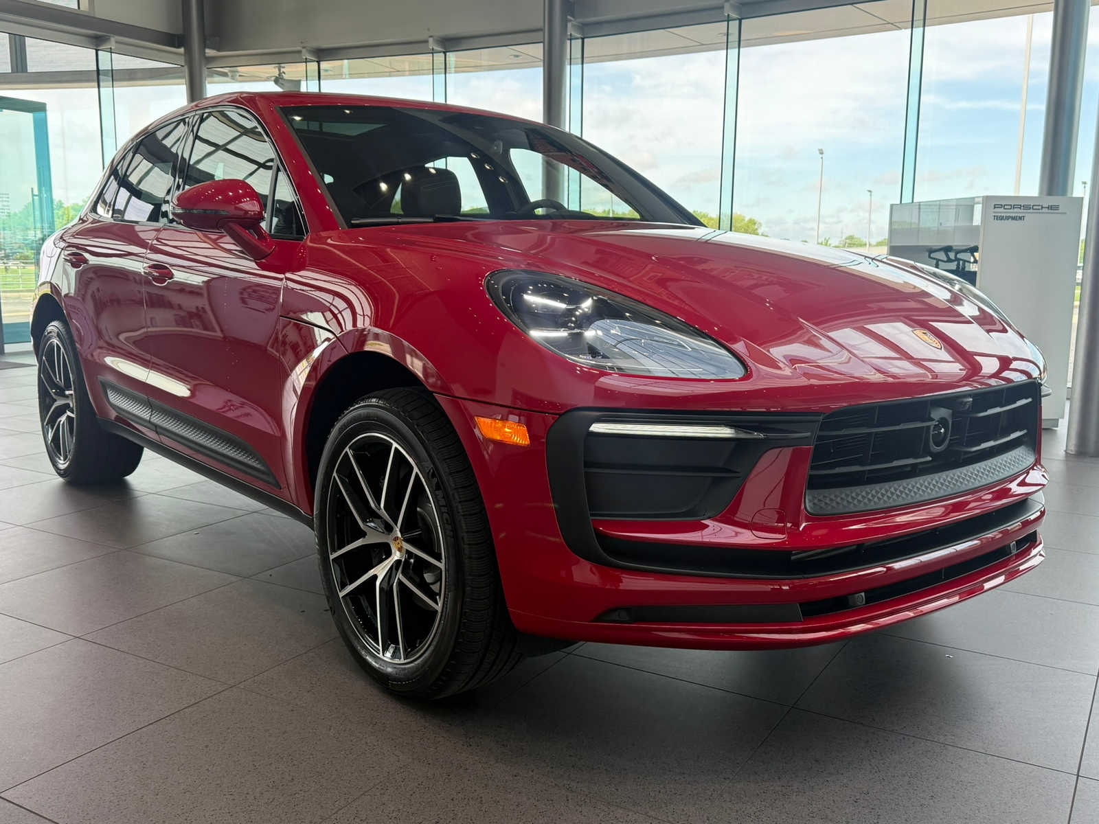 2026 Porsche Macan - Photo 9