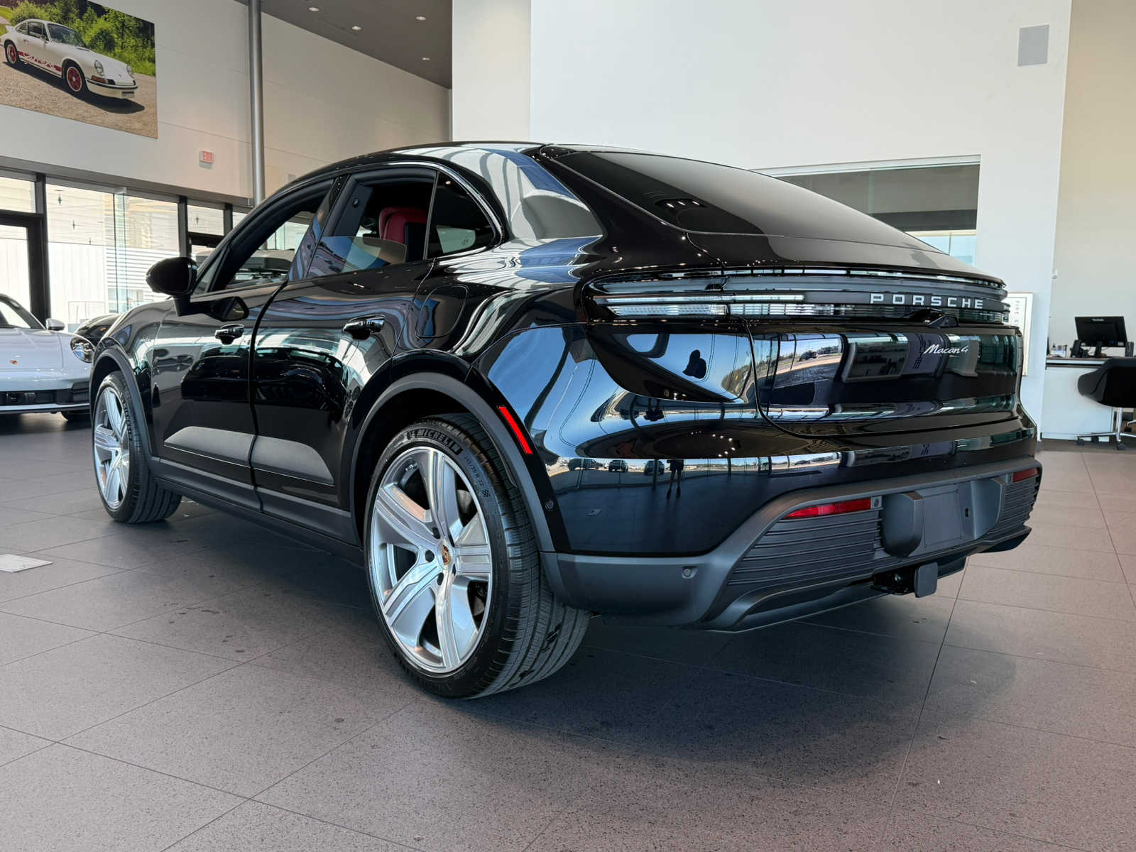 2026 Porsche Macan Base - Photo 3