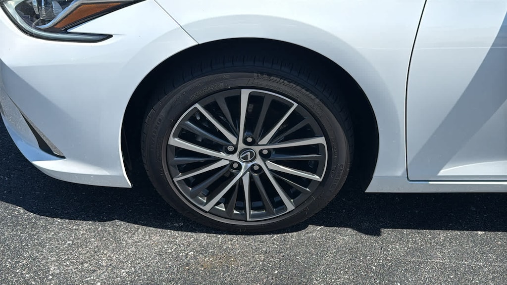 Used 2024 Lexus ES 250 Luxury Sedan