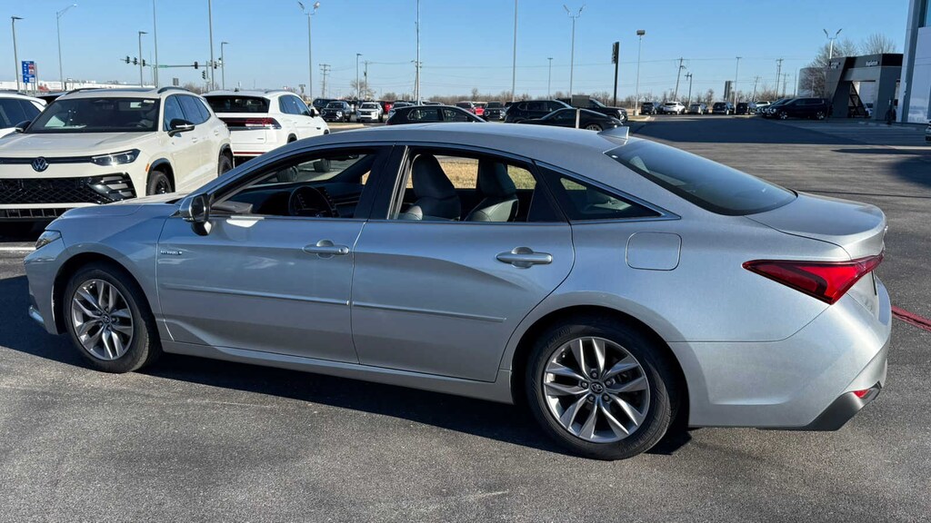 Used 2019 Toyota Avalon Hybrid XLE Sedan