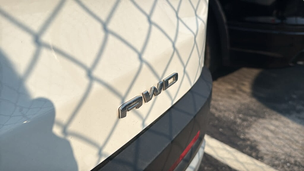 Used 2023 GMC Acadia SLT SUV
