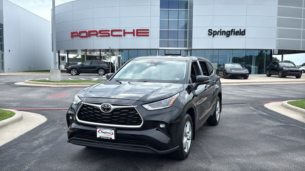 Used 2021 Toyota Highlander LE SUV