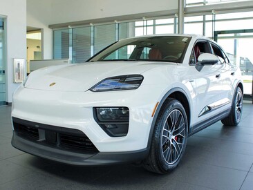 2025 Porsche Macan Electric 4S SUV