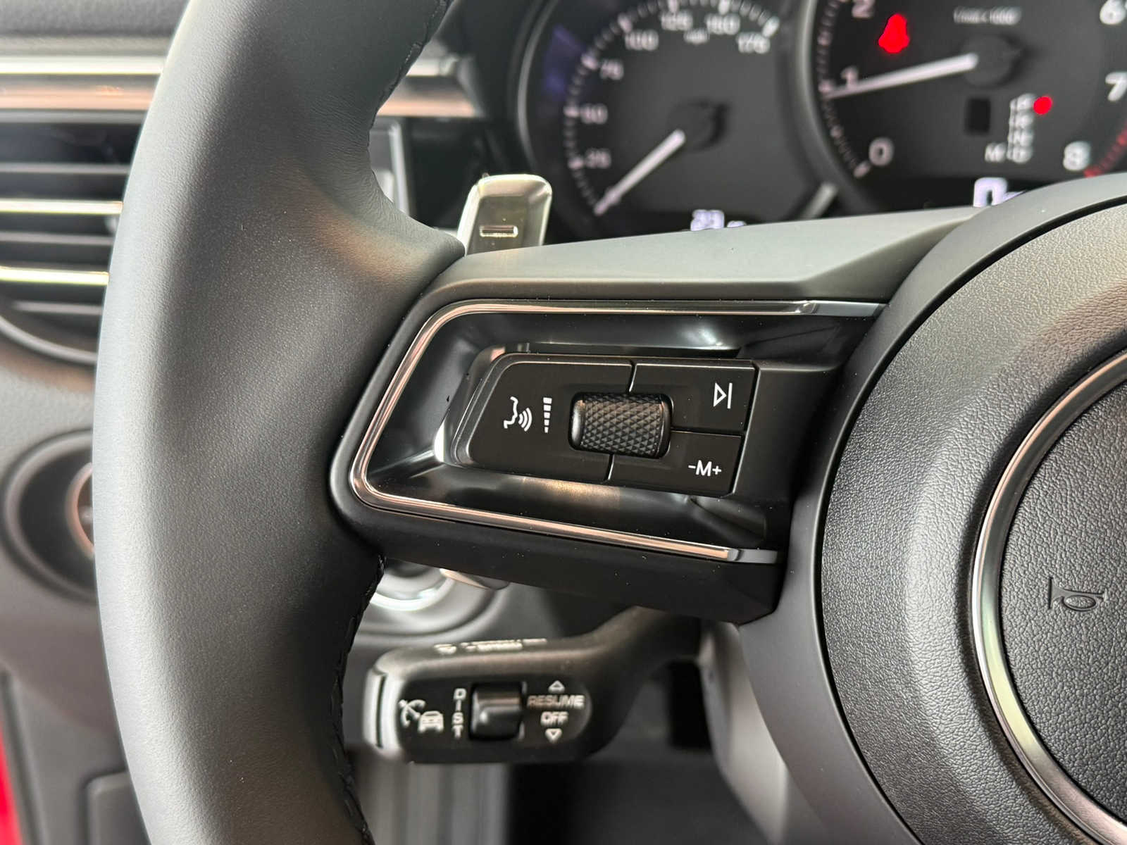 2026 Porsche Macan - Photo 35