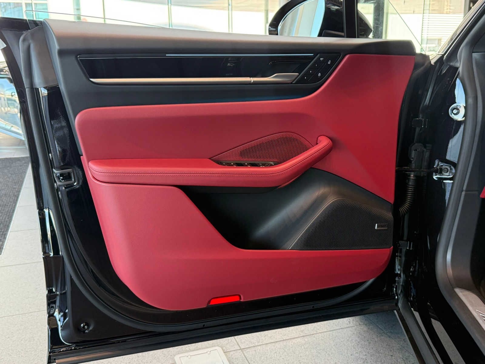 2026 Porsche Macan Base - Photo 23